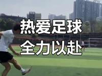 开云体育登录-足球赛事带来激情，球迷忘情加油助阵