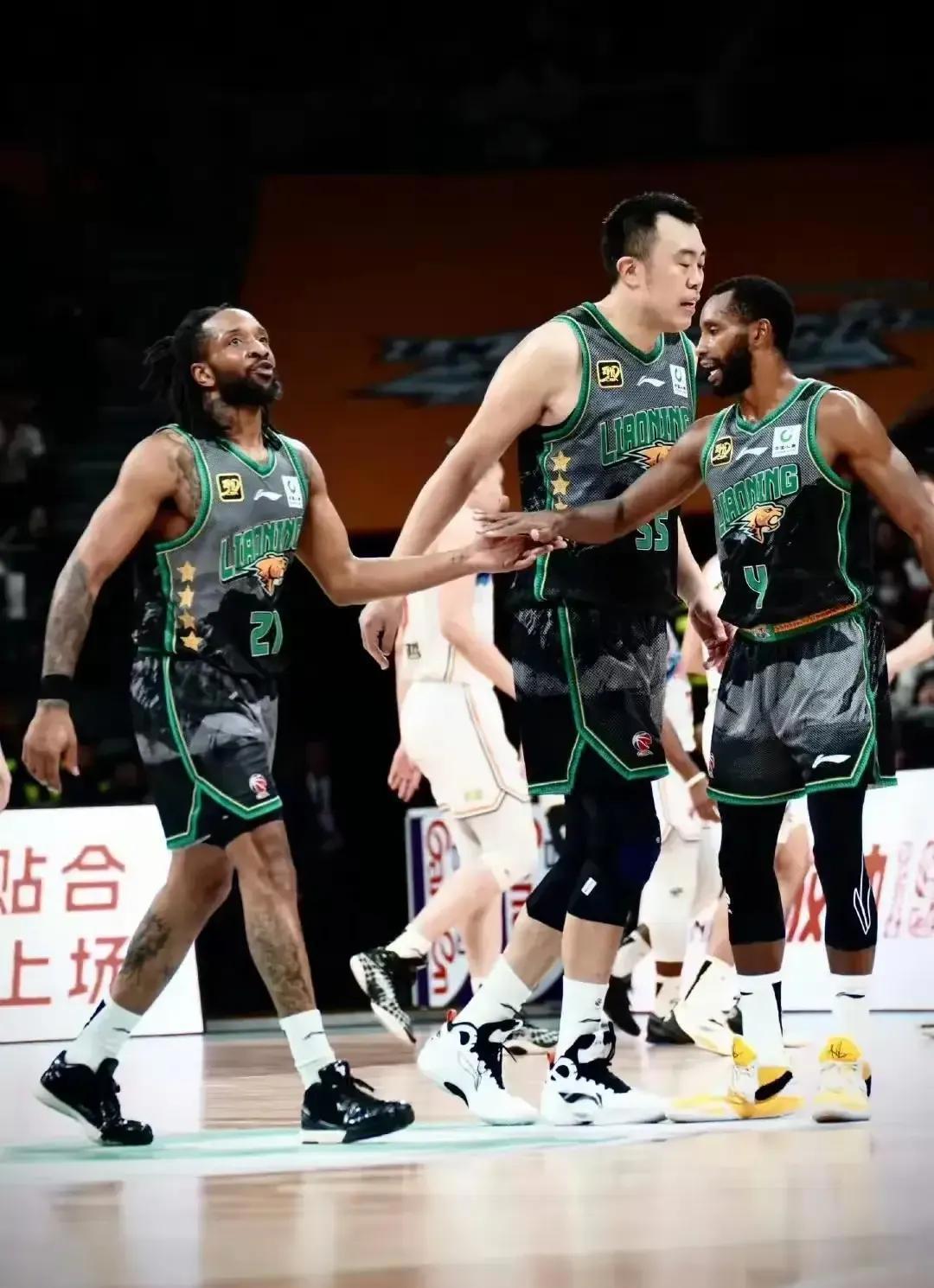 顶级外援悍勇表现，引发中国球迷赞叹