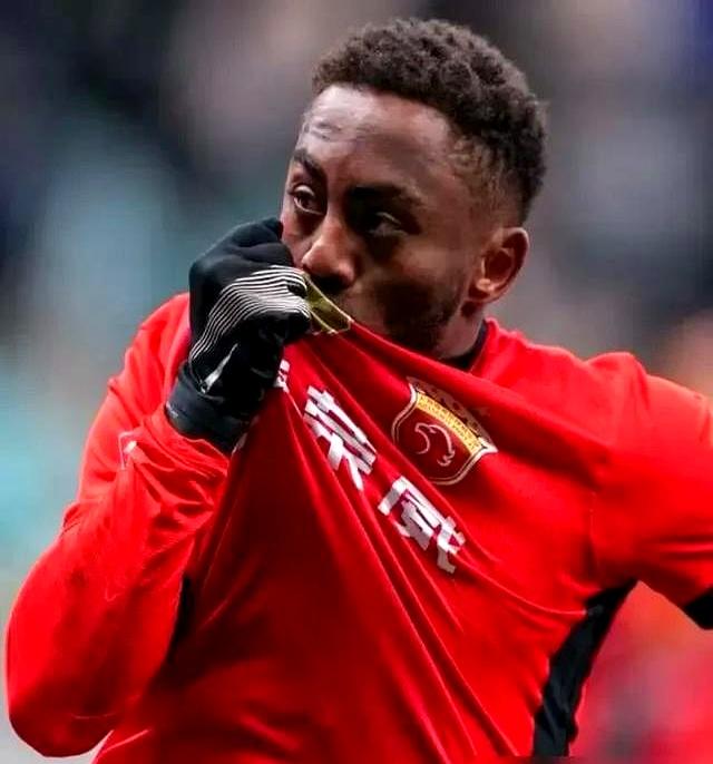 上海申花压力山大，逆转成功引领客拒