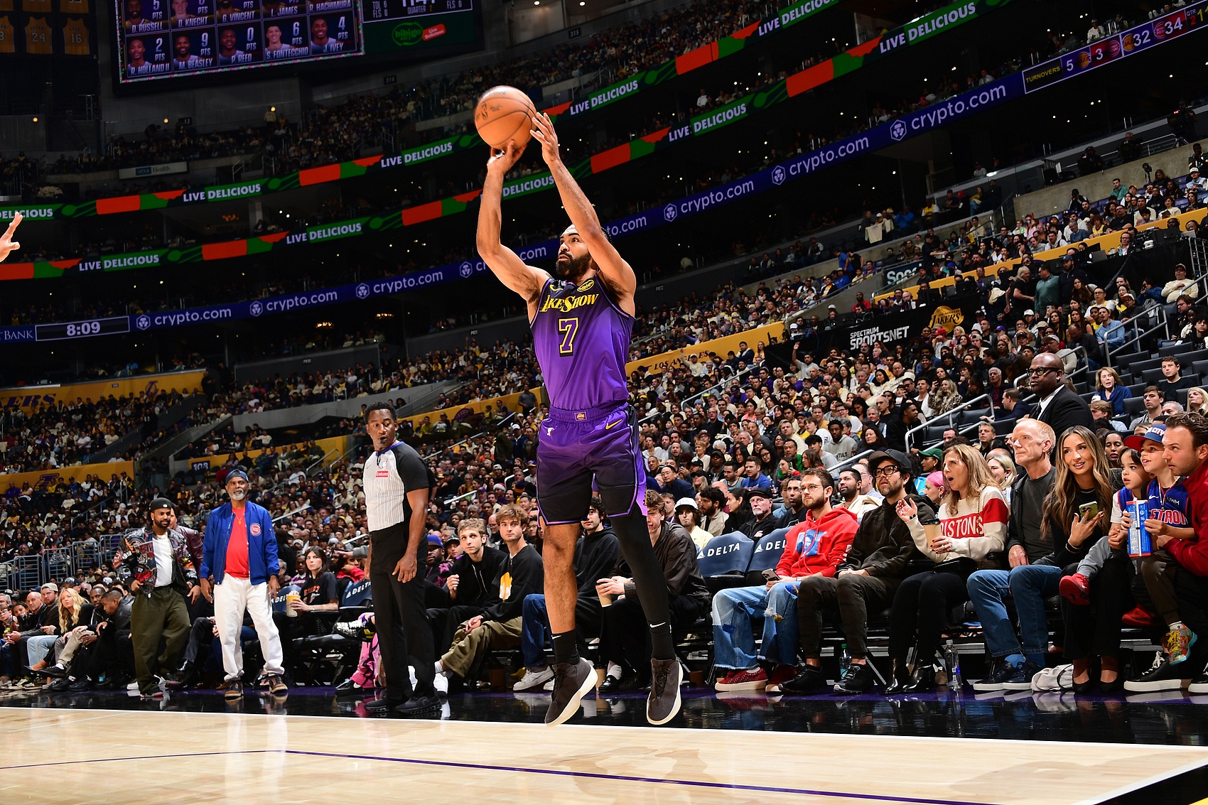 湖人客场击败篮网取得近期第三胜