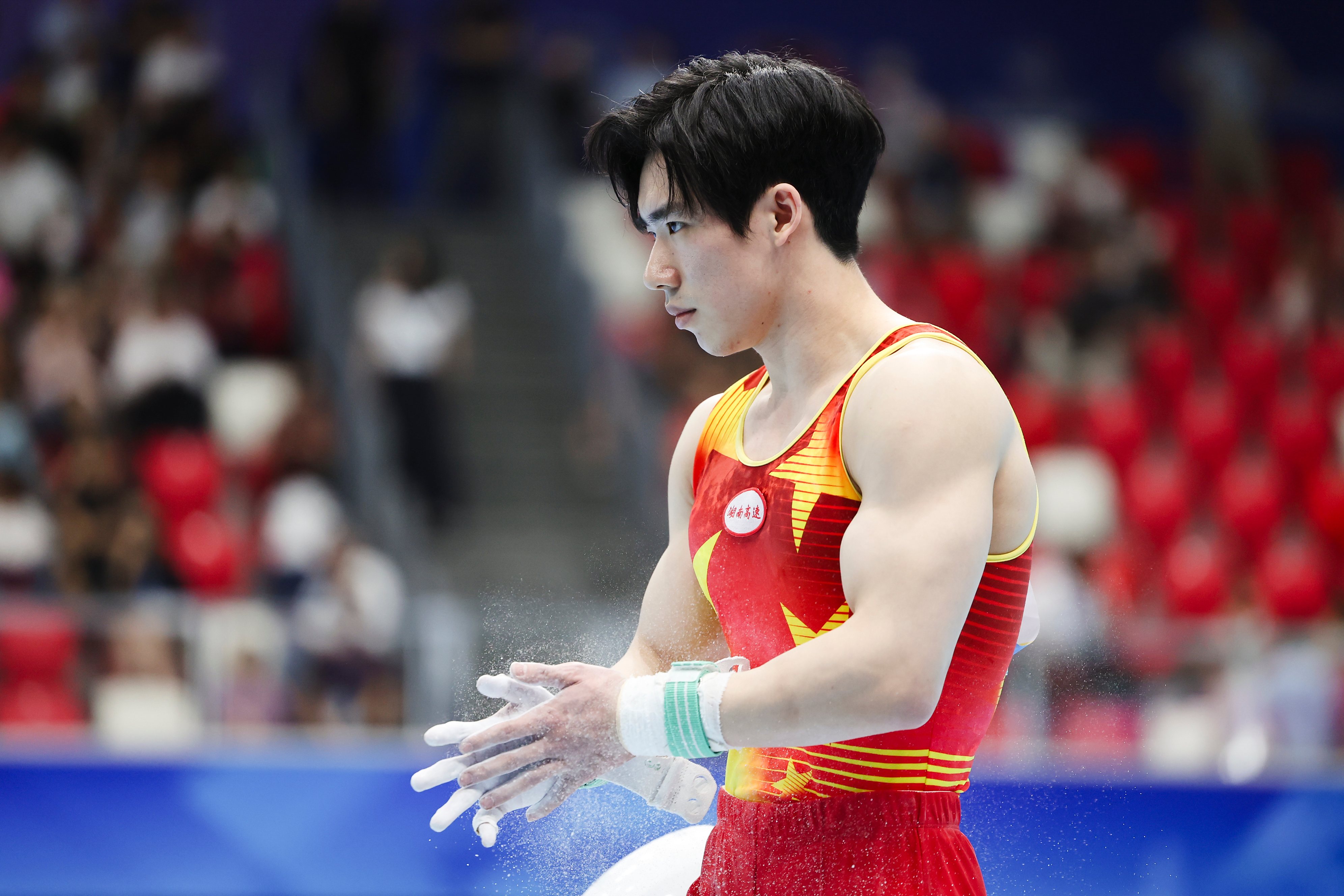 体操队队长力挺全队，实现逆袭