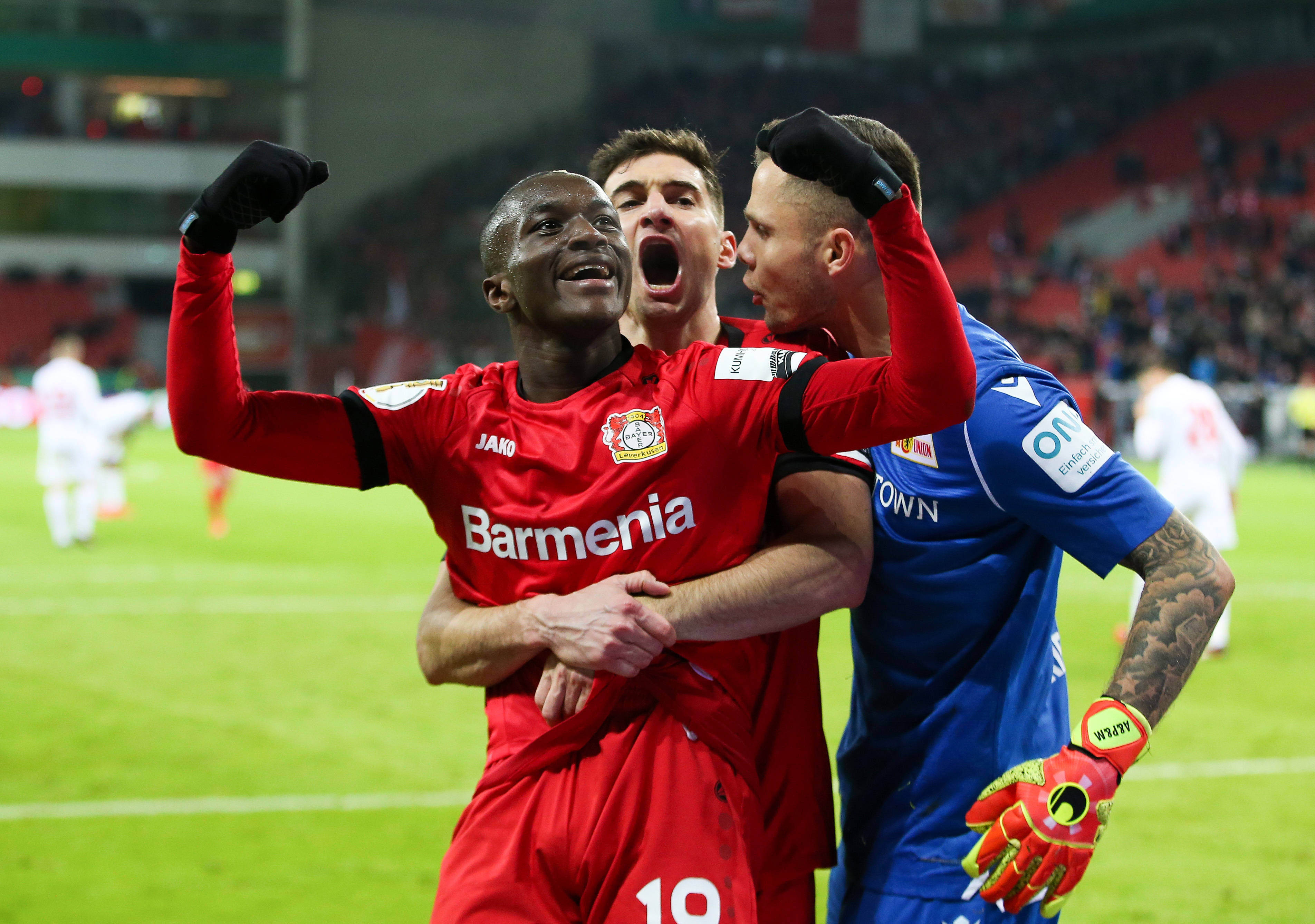 勒沃库森主场豪取胜利，保持领跑优势的简单介绍