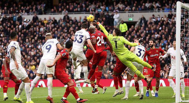 马里球员冷静点球破门，大捷在即