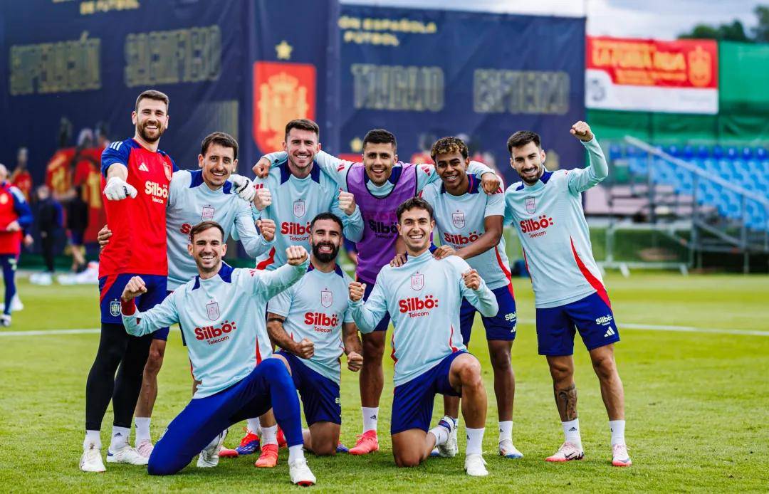 西班牙队大胜克罗地亚，晋级欧洲杯四强