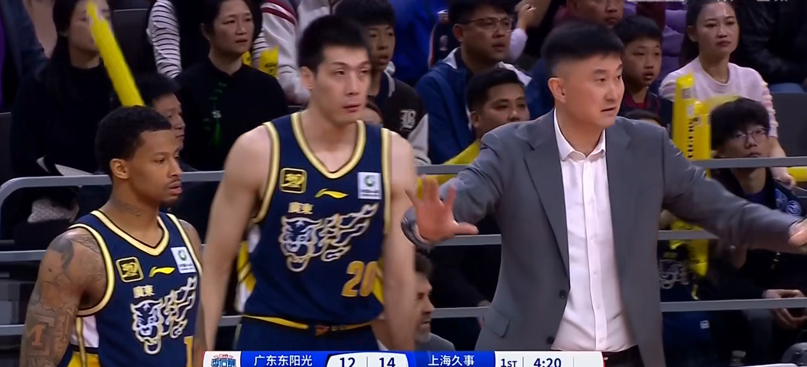 引人注目的强队遭遇劲敌，比分胶着激烈对攻！