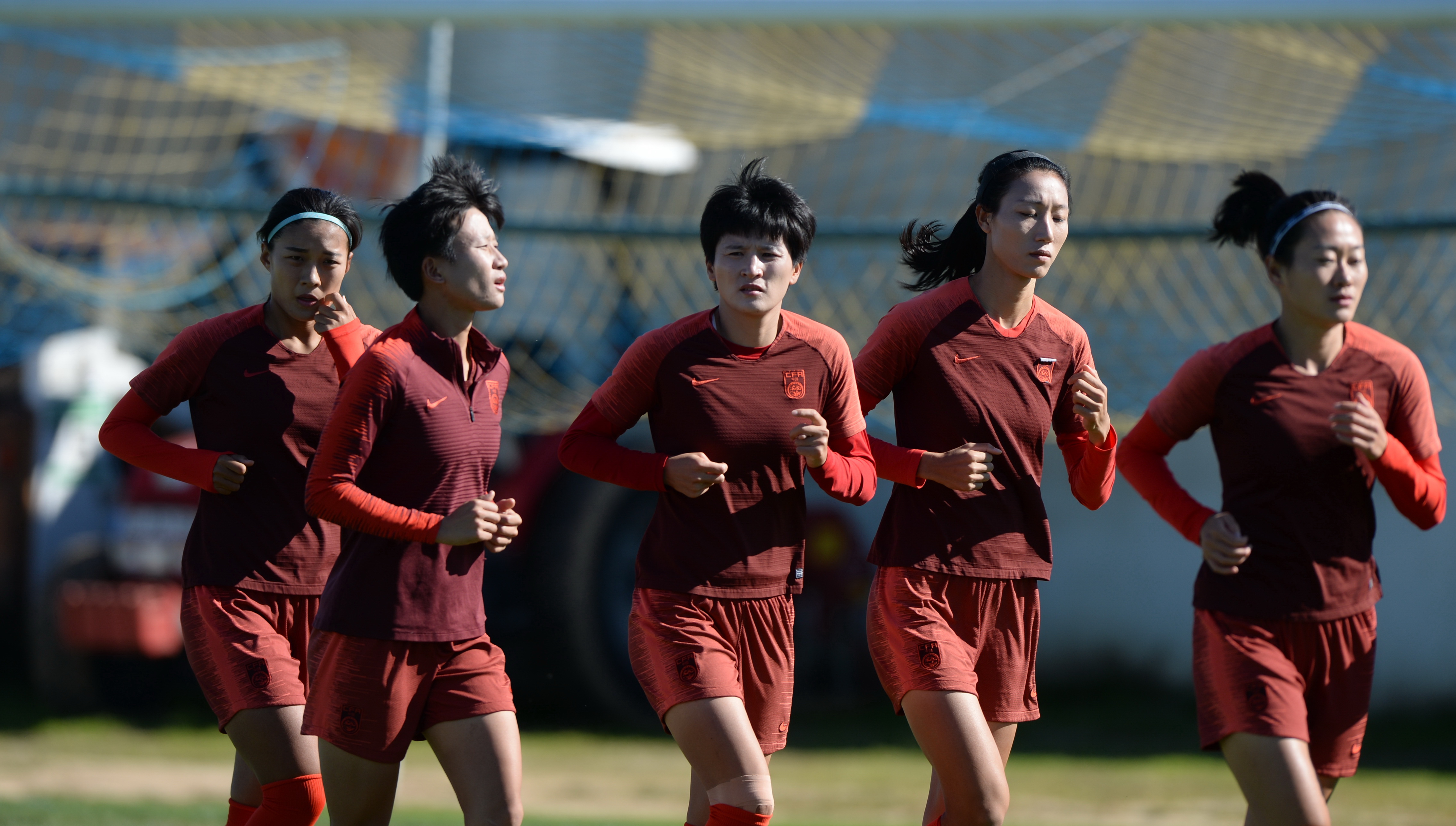 关于丹麦队备战尼日利亚队，寻求取胜机会的信息