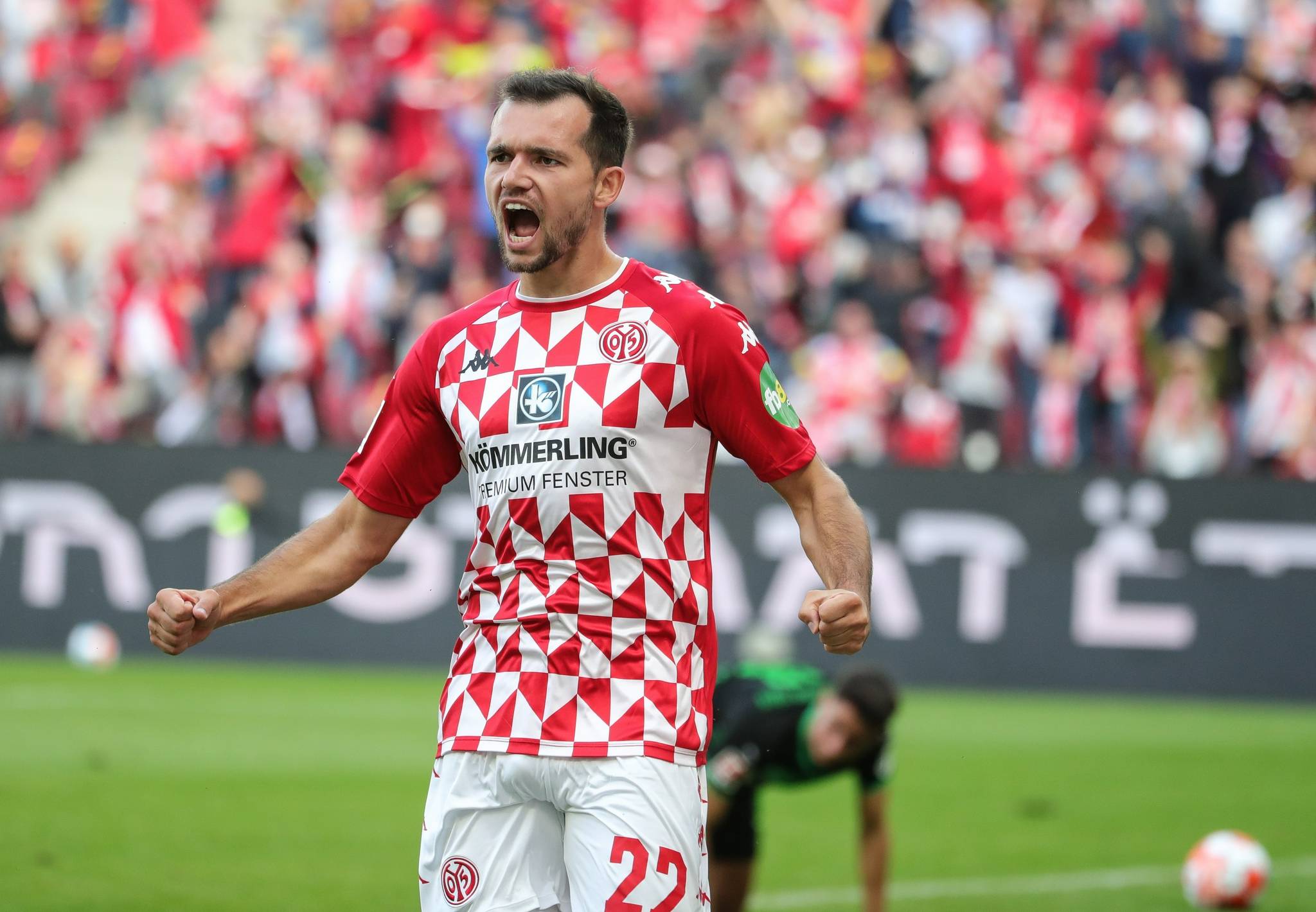 关于美因茨主场取胜，稳定排名提升信心的信息