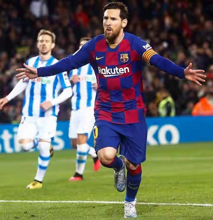 梅西梅开二度巴萨获胜，势头强劲