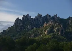 塞拉利昂篮球赛事异常激烈，强队竞逐争先