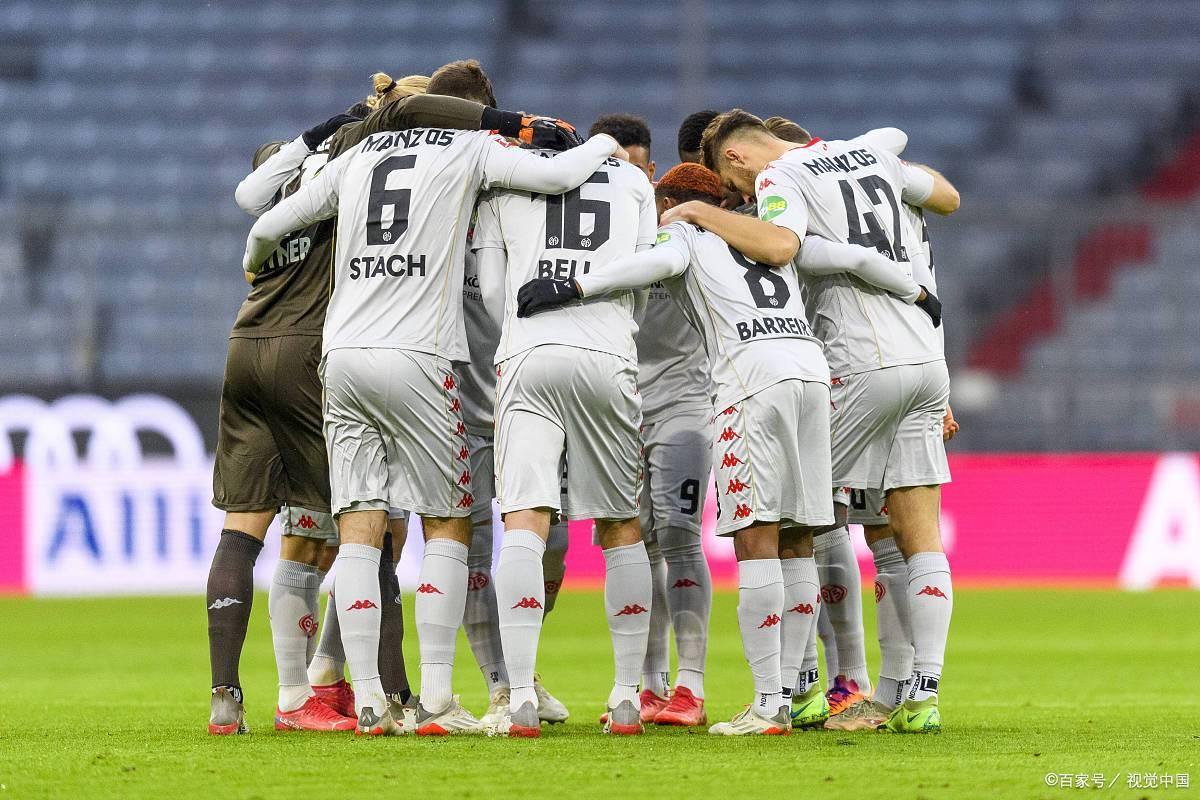 包含奥格斯堡客场打平，积分稳定的词条