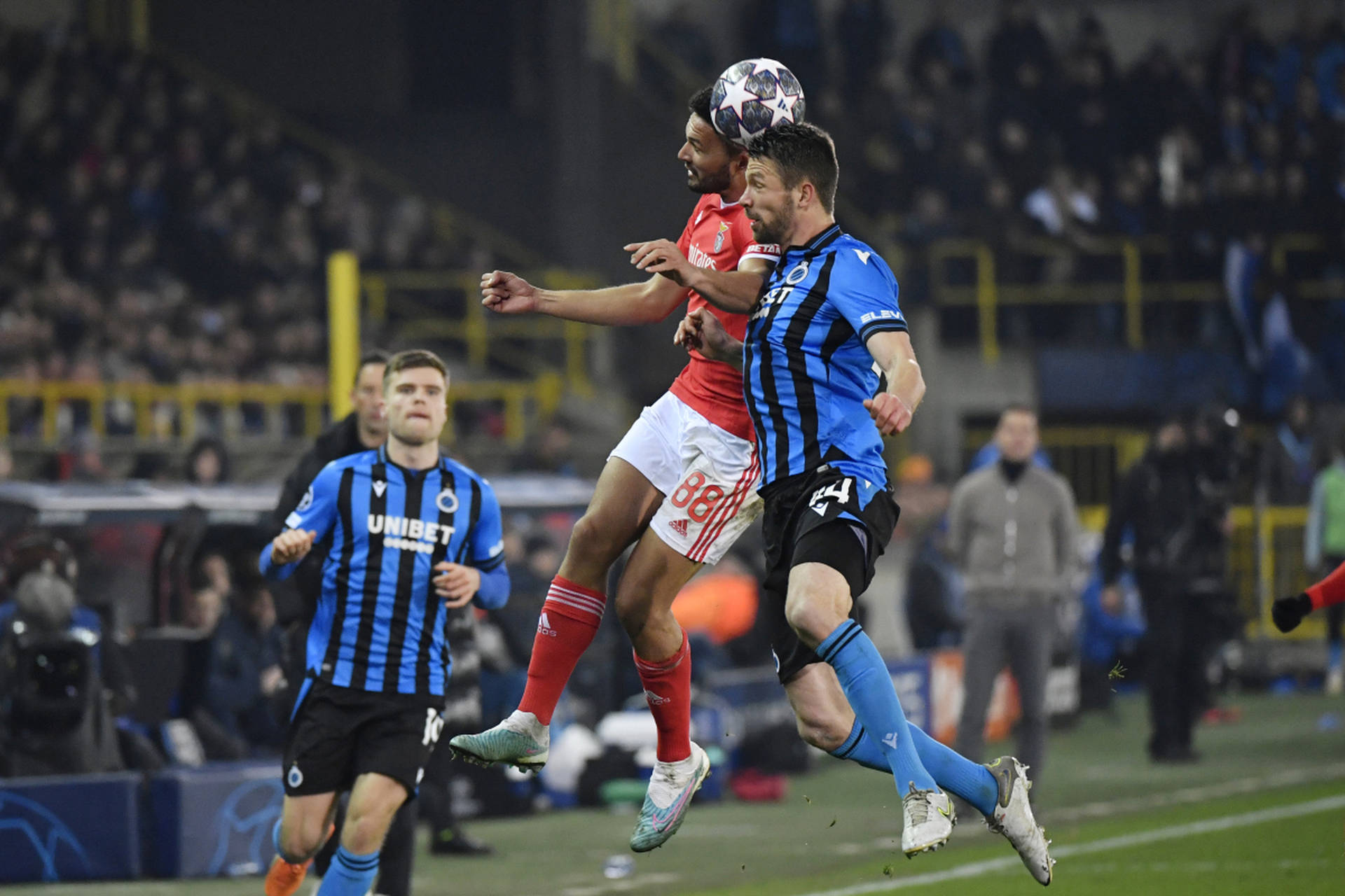 狼队逆转获胜，英格兰足球局势扑朔迷离的简单介绍