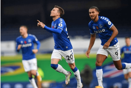 埃弗顿备战役，主帅领队调整战术的简单介绍