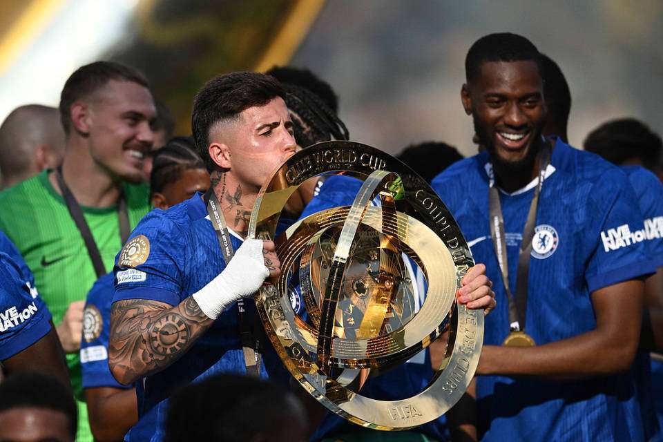 史特加尔队在国际足球赛事中捧得桂冠 史特加尔队在国际足球赛事中捧得桂冠