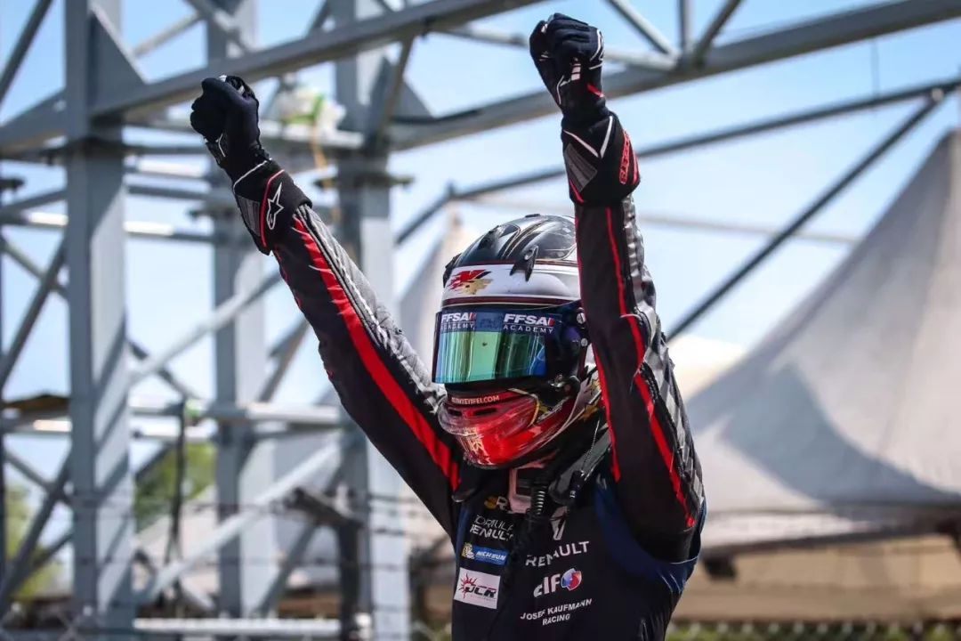 挪威雪车队驾驭出色,成功登顶领奖台的简单介绍 挪威雪车队驾驭出色,成功登顶领奖台的简单介绍