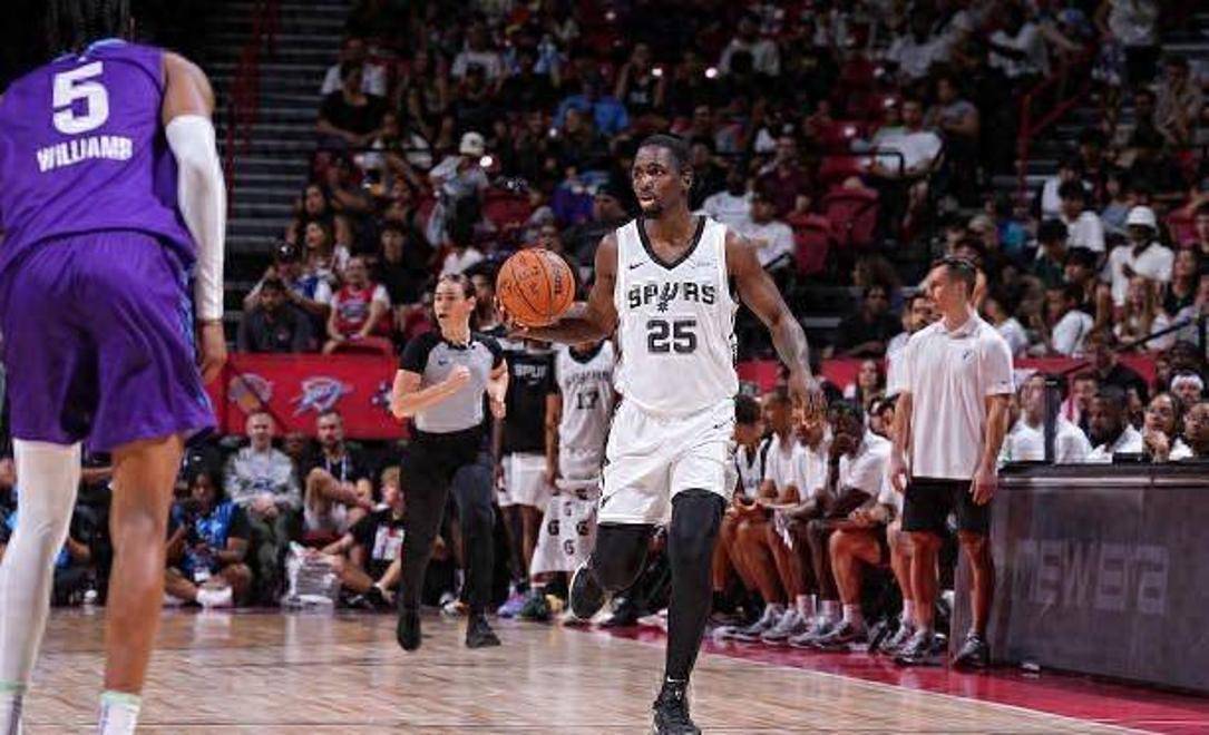 包含多米尼加球员跃居榜首夺目篮球竞技场的词条