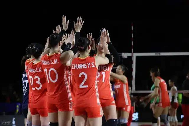 包含多米尼加球员跃居榜首夺目篮球竞技场的词条