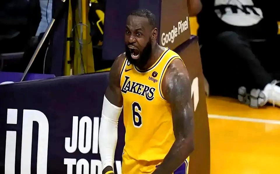 开拓者再胜湖人,继续保持领先优势 开拓者再胜湖人,继续保持领先优势