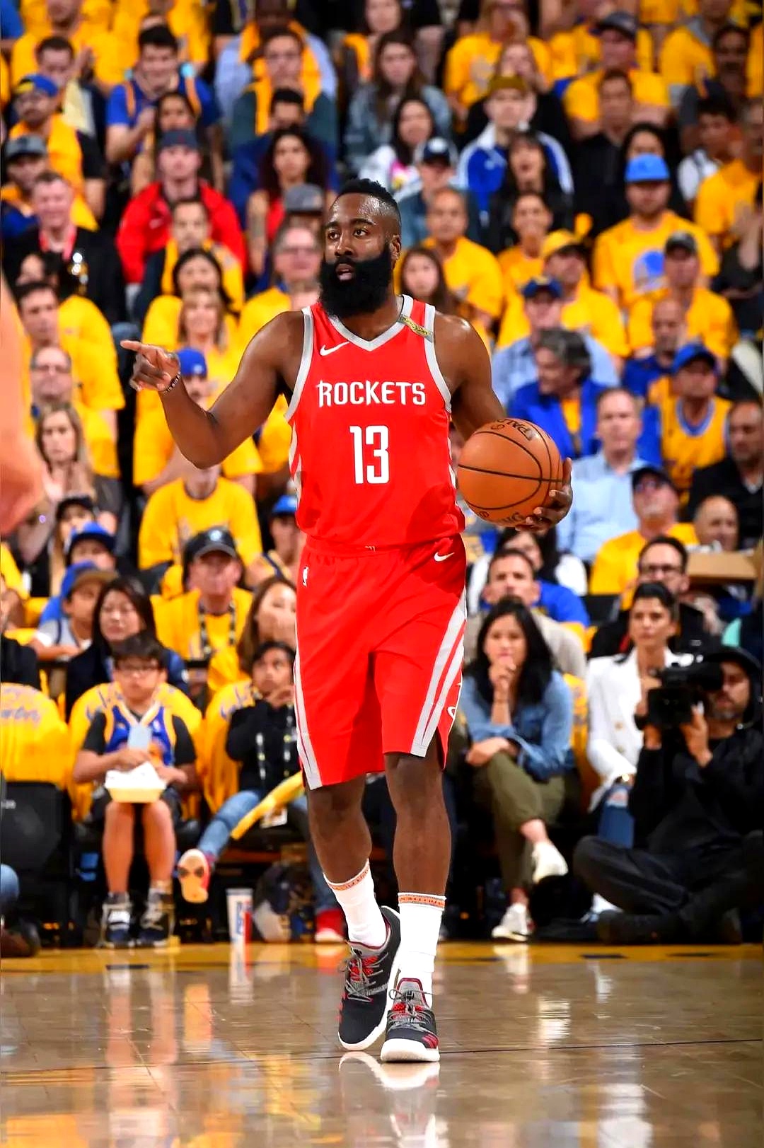 火箭主场大胜雄鹿，哈登砍下三双数据再现