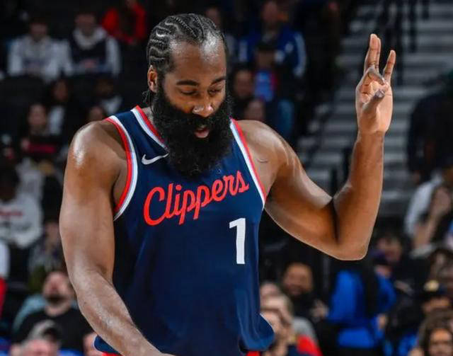 火箭主场大胜雄鹿，哈登砍下三双数据再现