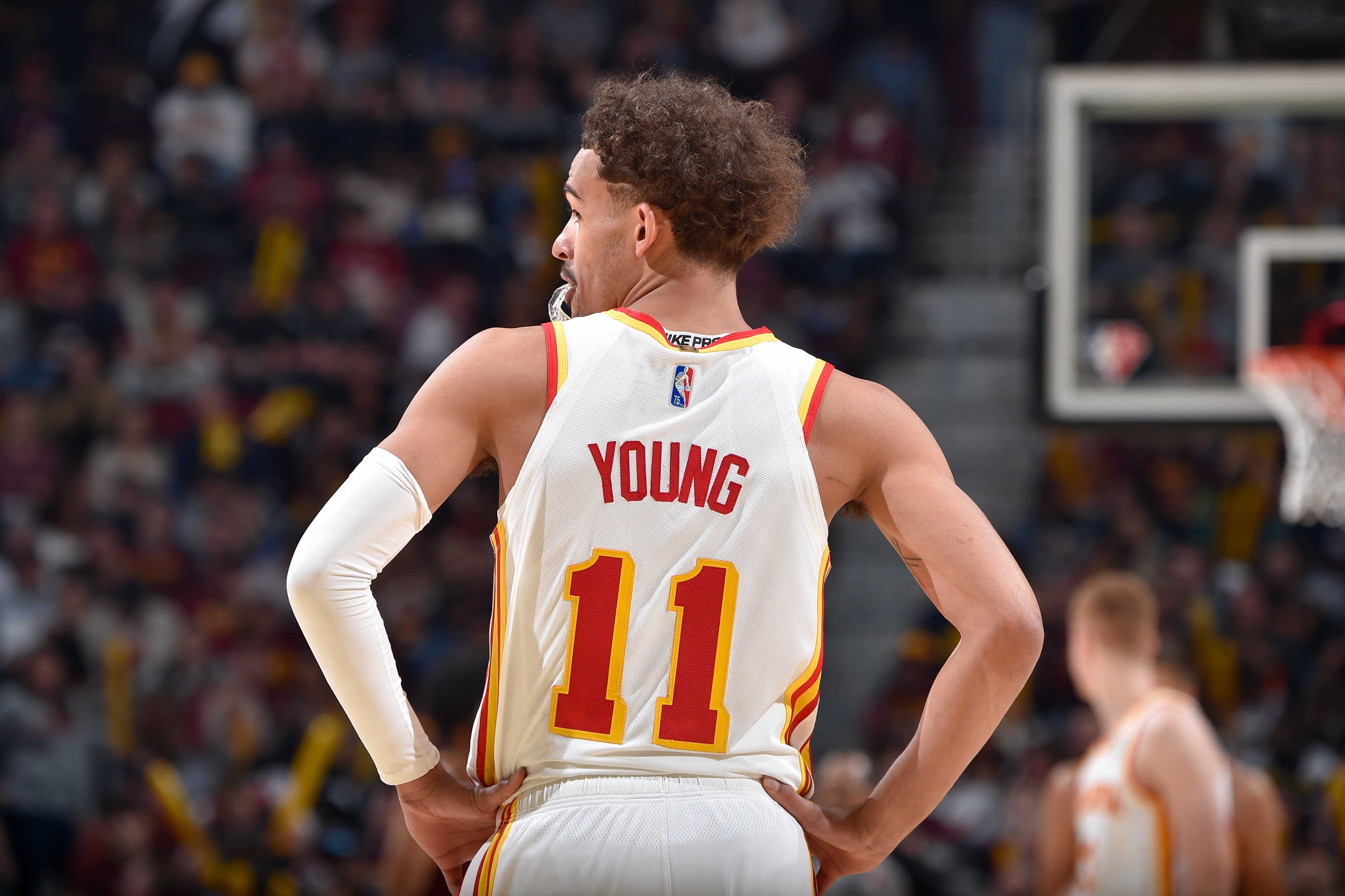 老鹰绝杀篮网，特雷·杨全场高效表现