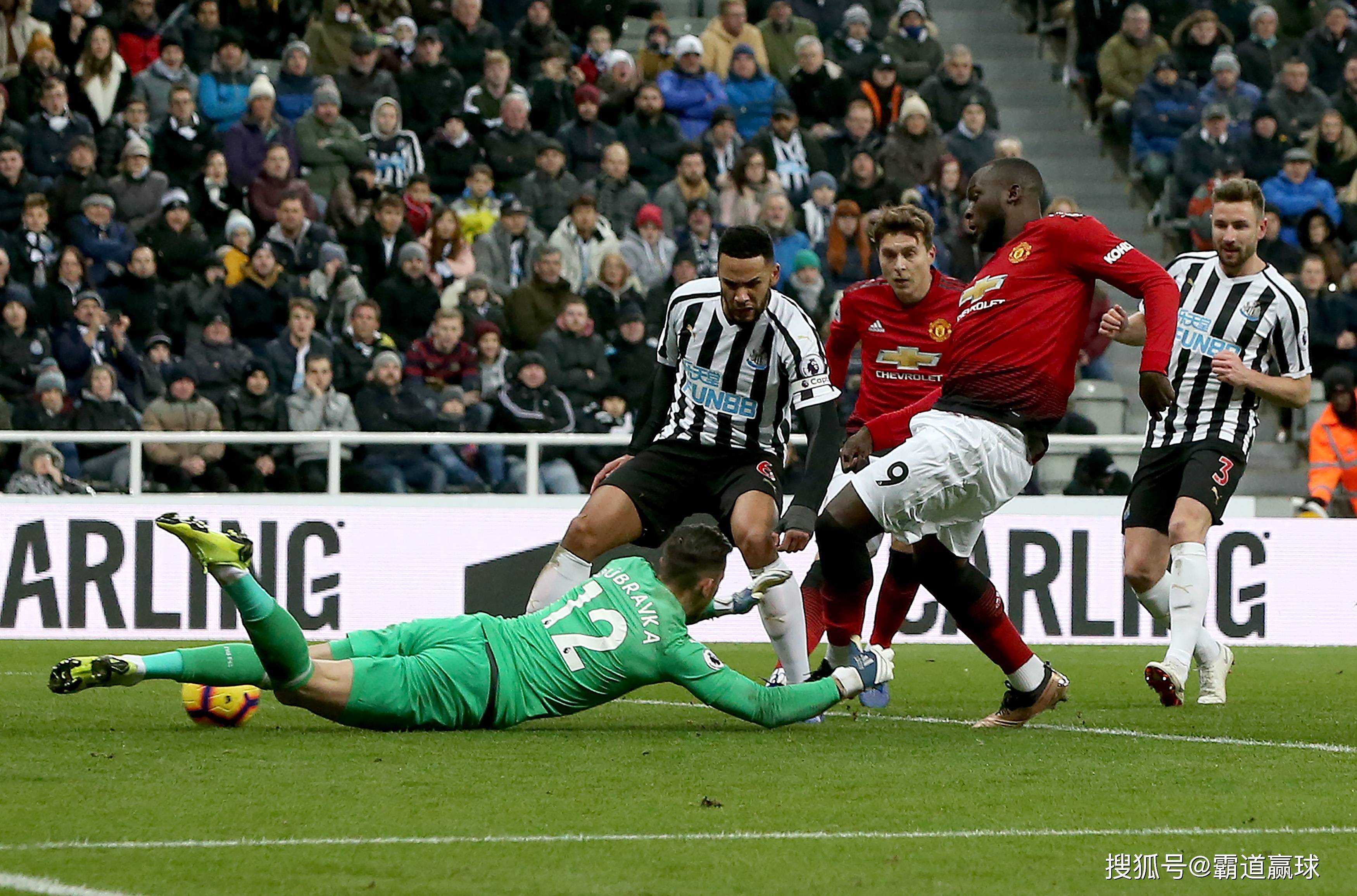 曼联客场2-1击败维拉利尔