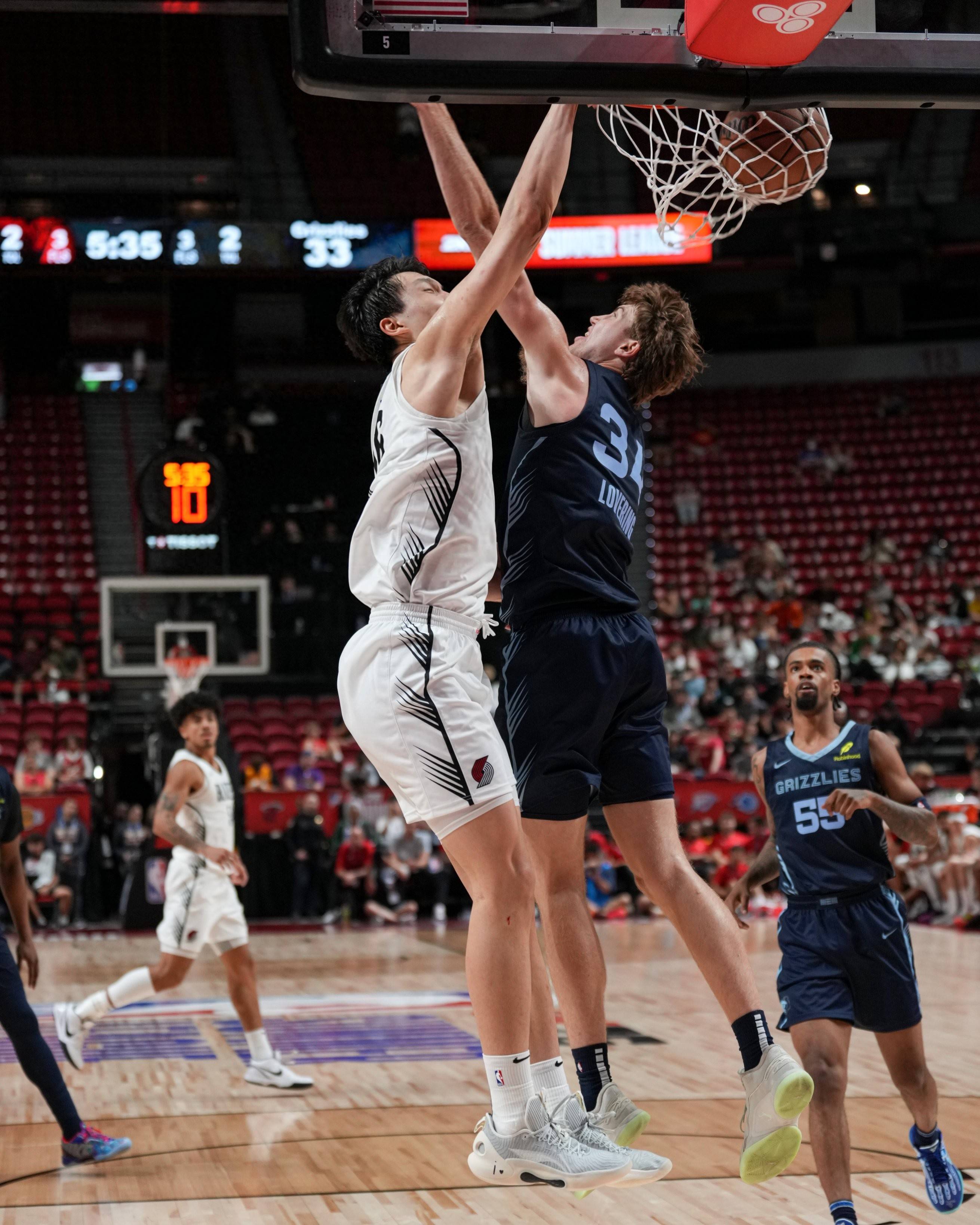 开拓者惊险逆转，利拉德砍全场最高分，威少三双无用