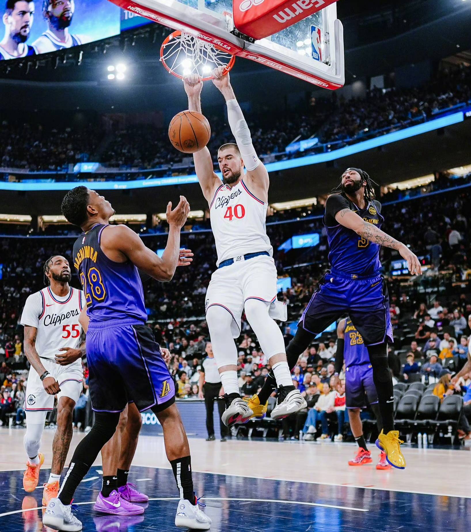 关于乔治上演绝杀，快船险胜湖人夺冠首秀的信息