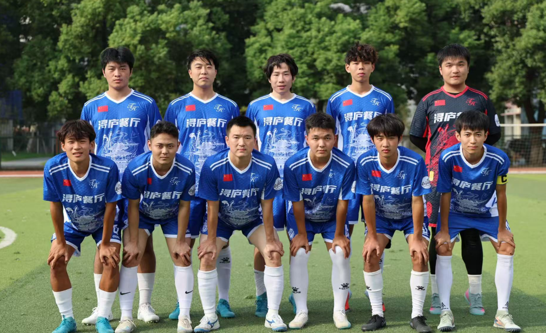 国际足球盛事上球员展现技术，球队孜孜以求胜利的简单介绍