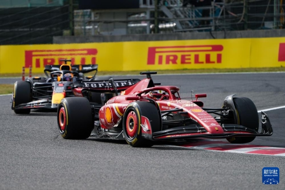 关于梅赛德斯力克索伯车队,佩雷兹点燃赛场的信息 关于梅赛德斯力克索伯车队,佩雷兹点燃赛场的信息